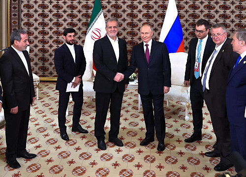 Vladimir Putin and Masoud Pezeshkian hold negotiations in Turkmenistan