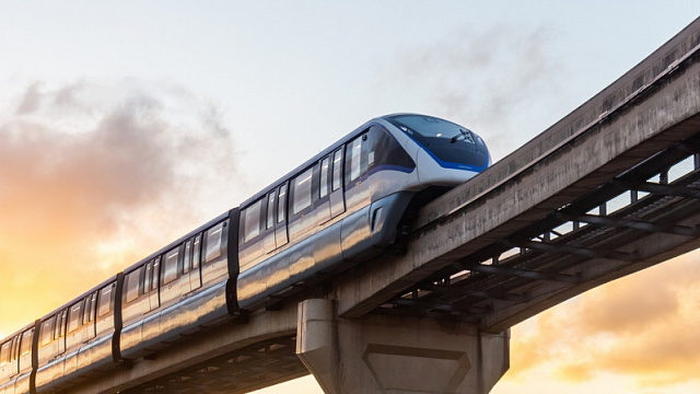 The first train for the monorail project is delivered to Sao Paulo from China