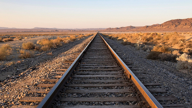 Iran and China sign deal to electrify east–west railway